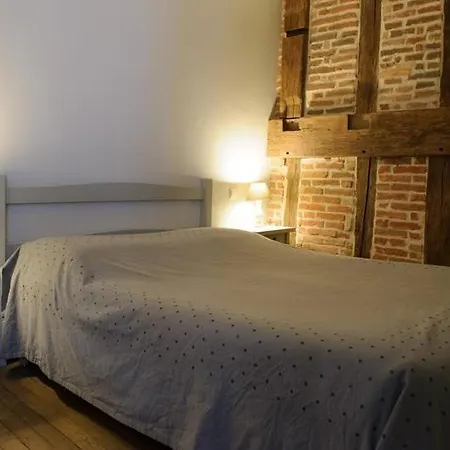 Les Chevaliers Szálloda Laon